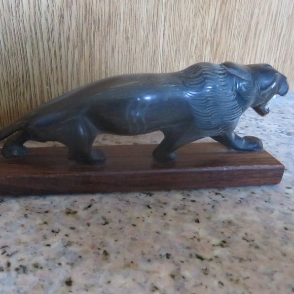 *Vintage* Carved Buffalo Horn PANTHER on Wood Base (F40) - Picture 1 of 9